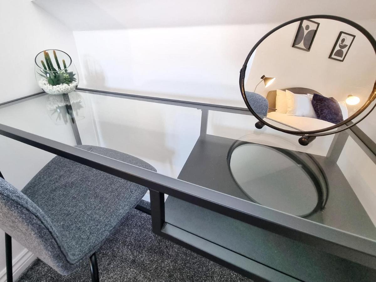 Stylish 3 Bedrooms & 2 Bathrooms House, Free Parking On Premises! Cambridge  Bagian luar foto
