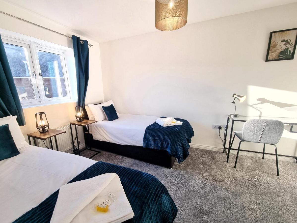 Stylish 3 Bedrooms & 2 Bathrooms House, Free Parking On Premises! Cambridge  Bagian luar foto