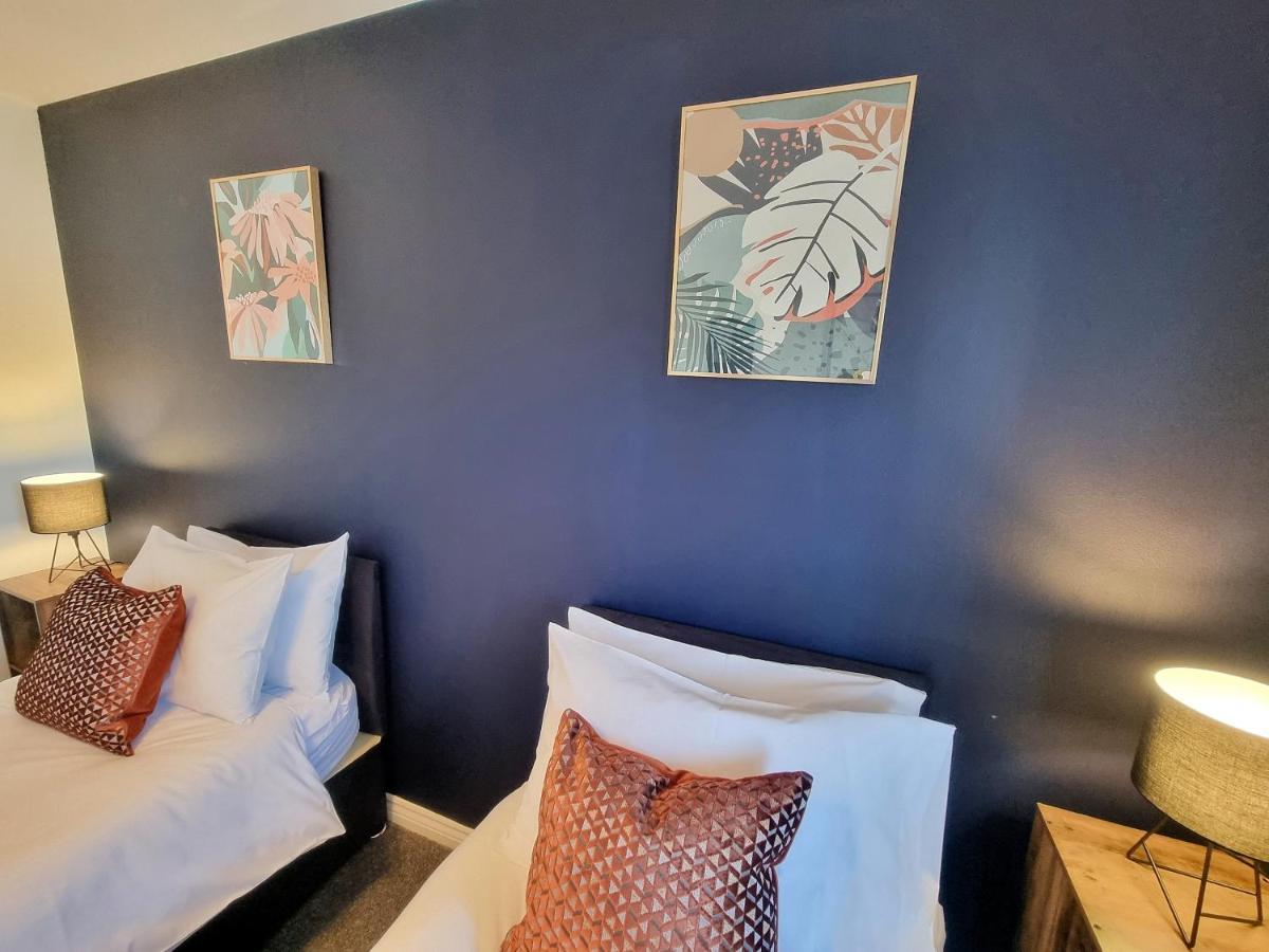 Stylish 3 Bedrooms & 2 Bathrooms House, Free Parking On Premises! Cambridge  Bagian luar foto