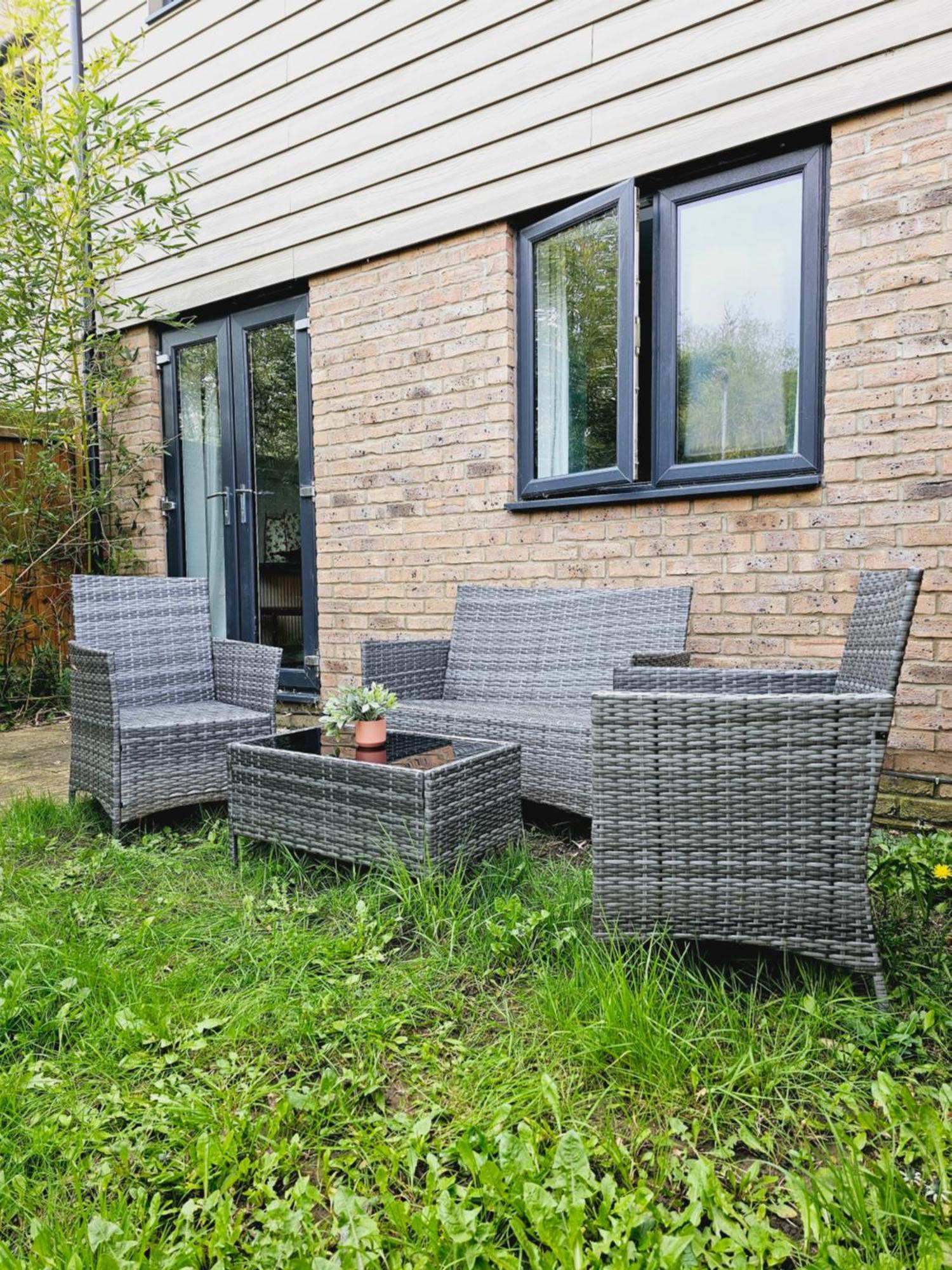 Stylish 3 Bedrooms & 2 Bathrooms House, Free Parking On Premises! Cambridge  Bagian luar foto